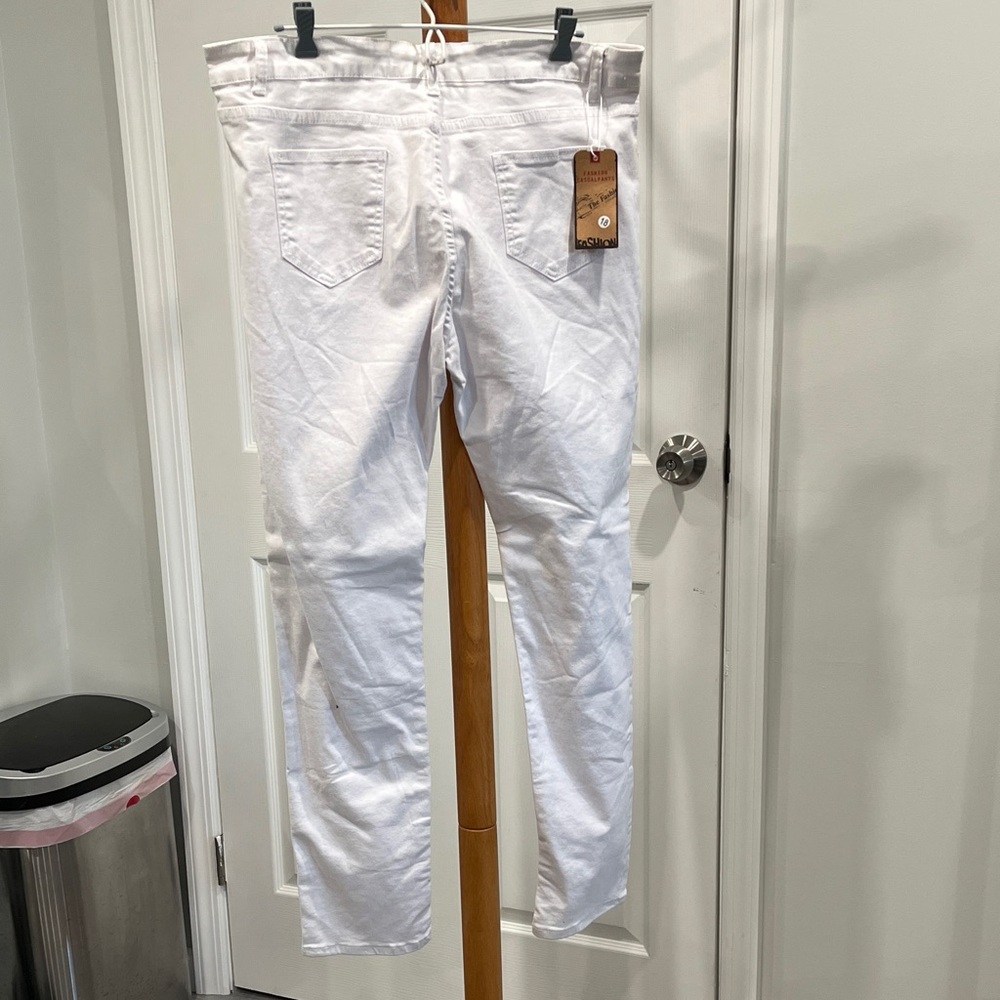 New with tags White Distressed Women Jeans size 18 - Picture 2 of 4